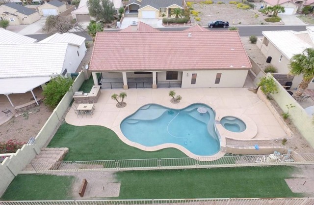 4 Bett Oasis Pool Home 5 Minuten vom See, Fluss und Casinos!