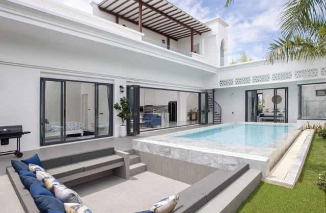 Luxury Pool Villa with Maid - 5 minutes from Boat Avenue