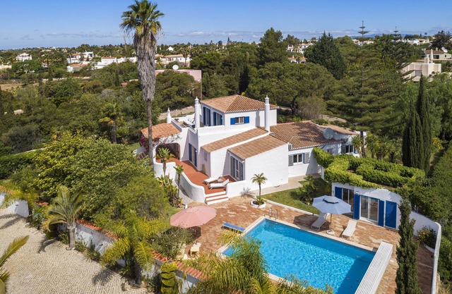 Luxus - Poolvilla mit Meerblick