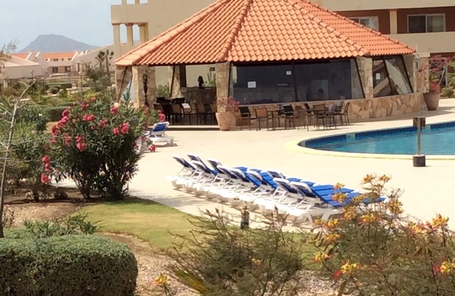 Luxus-Apartment am Pool am Strand von Ponta Preta.