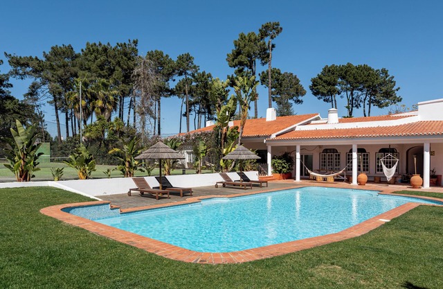 Luxury Portuguese villa with pool, sauna & tennis close to Fonte de Telha beach