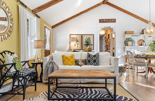 Luxury & Premier Location-THE CASHMERE COTTAGE! Near the Kate / Saybrook Point!