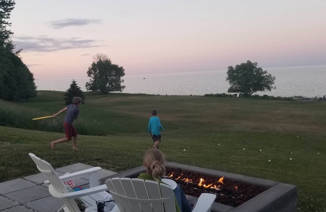 Luxus und Entspannung auf 5 Hektar privatem und 300 'Strand am Lake Michigan