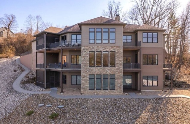 Luxury Private Oasis & 269' Lakefront! 5Bds/4.5Ba, Dock, Open Slip.