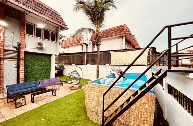 Luxury Private Pool Villa + Riverview BBQ Patio!