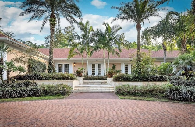 Luxury Private Tropical Florida Home - Close to Disney / Universal / Legoland