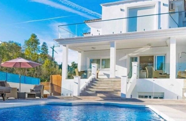 Luxury Private Villa Vetori, Heated Swimming Pool, 6 Beds, Bar, Pool Table BBQ