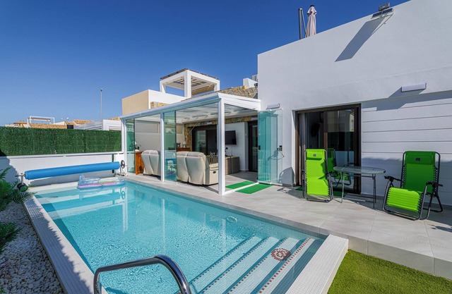 Luxury private villa with (heated) pool, located 3km from the beach