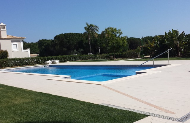 Luxus Raised Ground Flr. Apartment, 1 km zu atemberaubenden Stränden von Vale do Lobo Wi-Fi