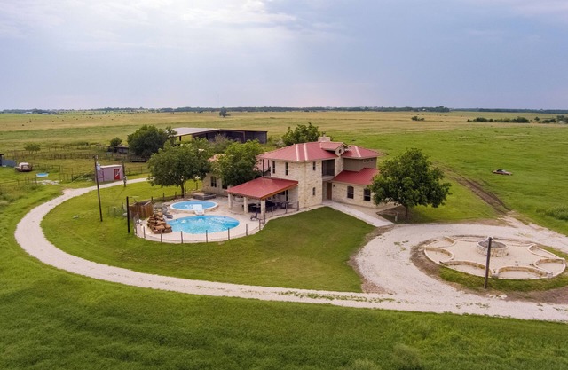 Luxury Ranch in Florence-Party House for Families 5 1/2 bedrooms,5bath,Sleeps 20