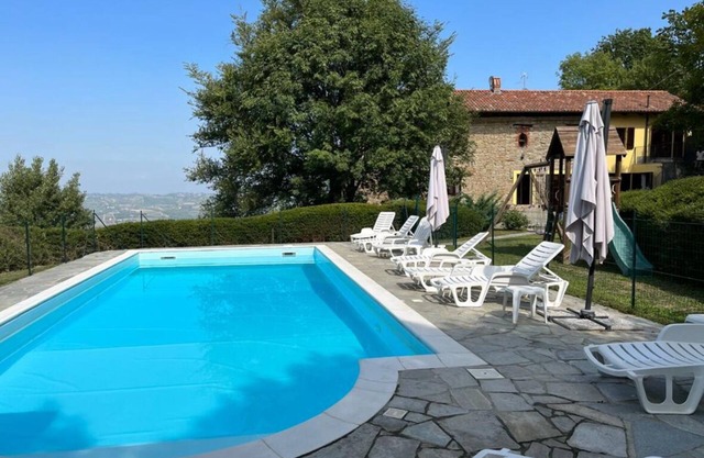 Luxus renoviertes alten Bauernhaus mit Panorama und privat Schwimmbad.
