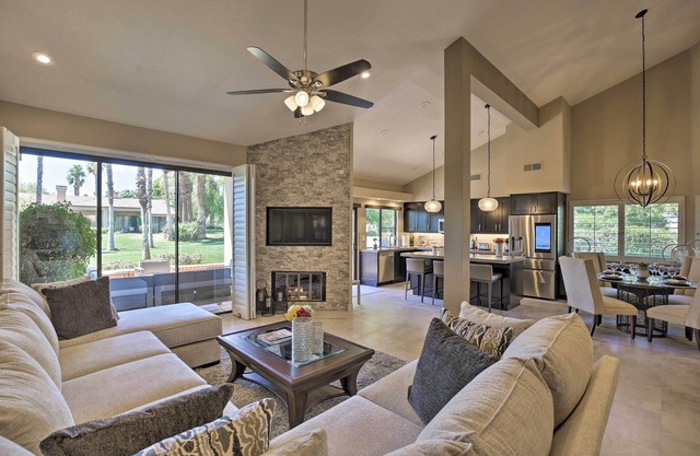 NEU! Luxus umgebaute Palm Desert Resort Condo!