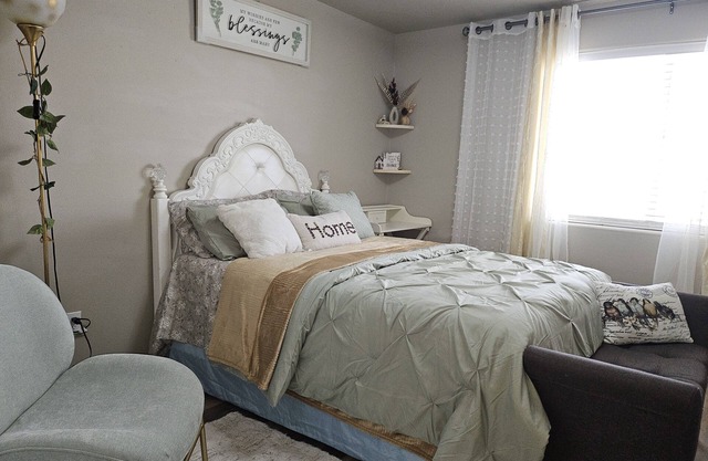Luxury rental, Spare room