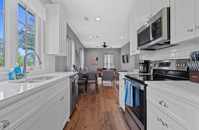 Luxury Retreat in Hillcrest!