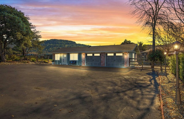 Luxury Retreat in Napa Valley – Two Stunning Homes on a Private Gated Estate