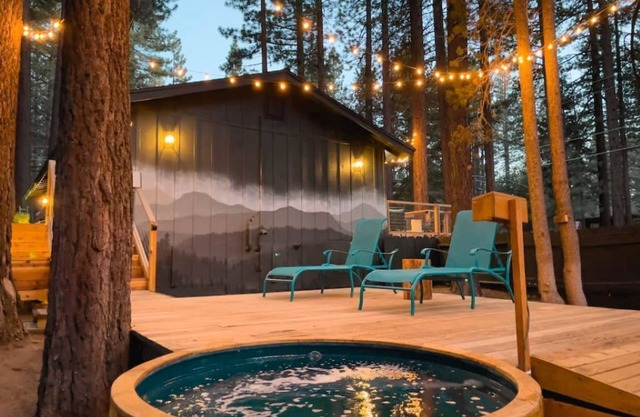 Luxury Retreat - Hot Tub, Views, 3 Decks & Swings