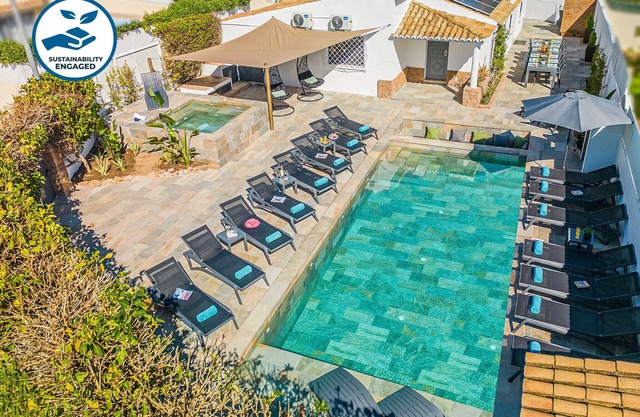 Beachside Bliss: 4-Bed Villa w/ Private Heatable Pool, Jacuzzi, Games