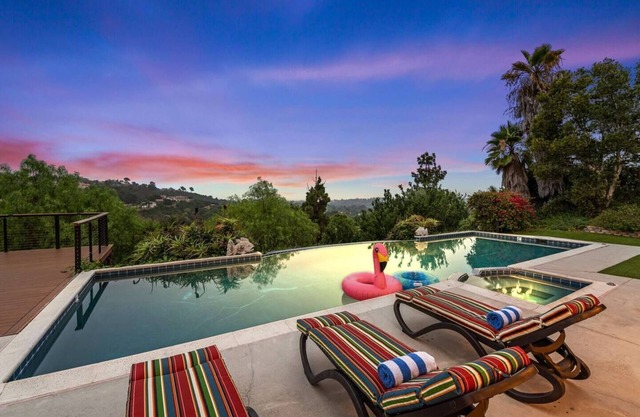 Luxury Retreat w/ Infinity Pool & Sunset Views!