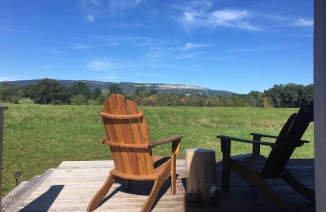 Luxury retreat w/ private deck, garden, firepit on organic farm