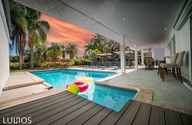 Luxury Retreats with Pool & Entertainment Amenities
