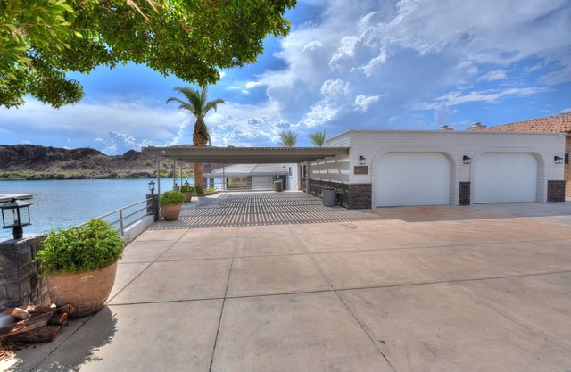 Luxury River Front House - Moovalya Keys