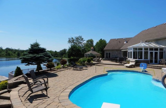 Luxury Riverfront Cottage 30 mins from Kingston ON