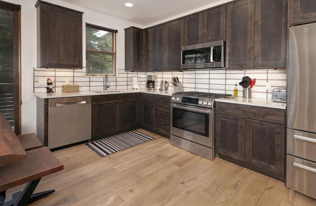 New Build Luxury Riverside Condo 5 Minuten von der I70