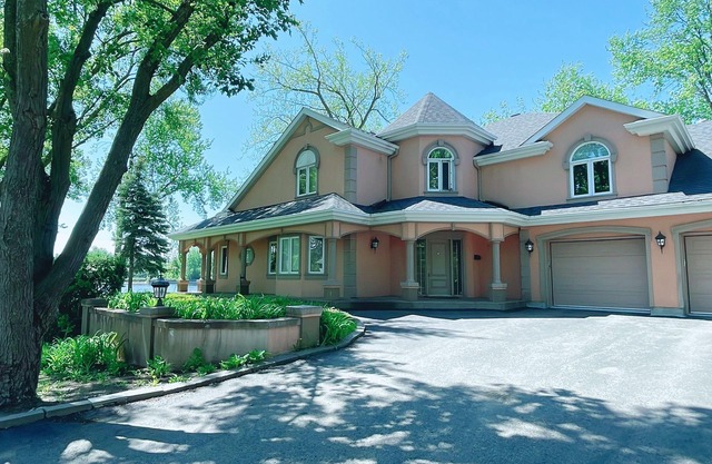 Luxury Riverside Villa with Magnificent RiverViews