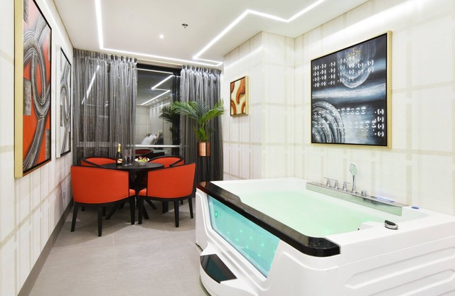 Luxuszimmer mit Whirlpool