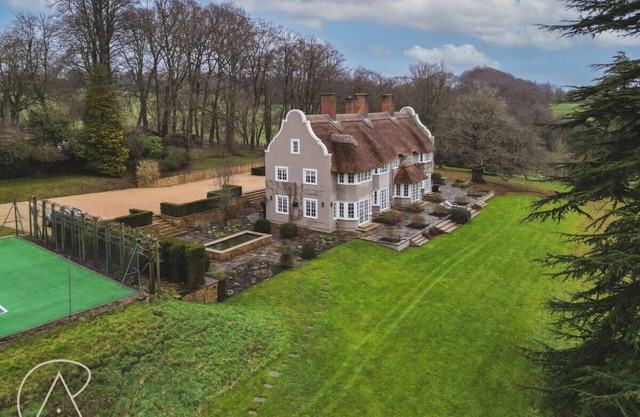 Luxury Rural Family Getaway with Tennis Court
