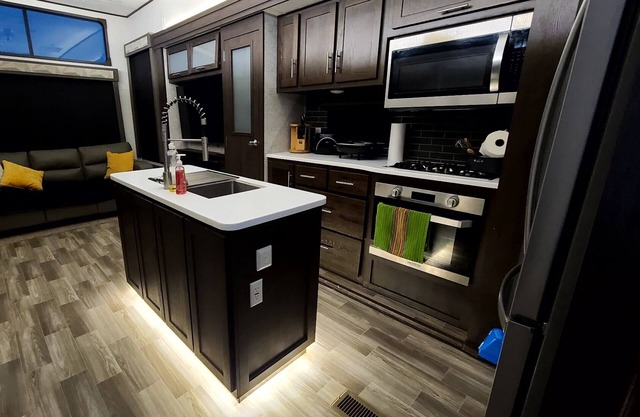 Luxury RV with full kitchen sleeps family of 6 inside fenced property