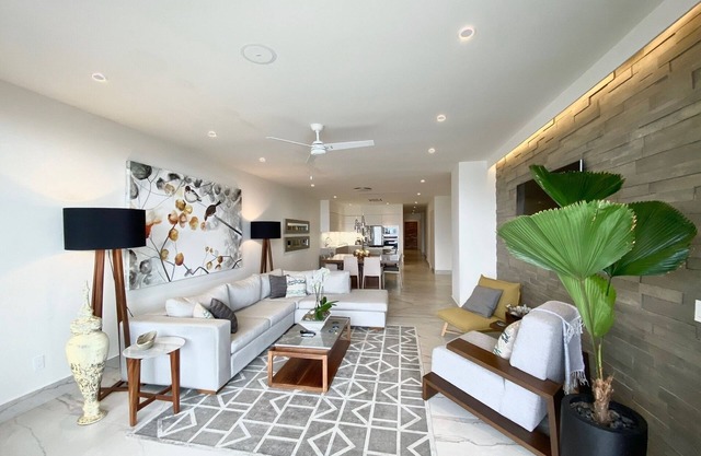 New Lux Sayan Beachfront Condo - Beste Lage / Romantische Zone! Einführungsrate