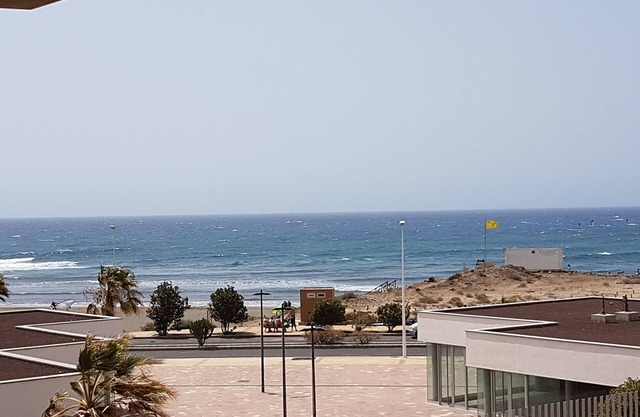 Luxus-Apartment direkt am Meer (gratis WiFi und privater Pool)