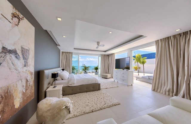 Luxuriöse Poolvilla L mit Meerblick in den UniQue Residences