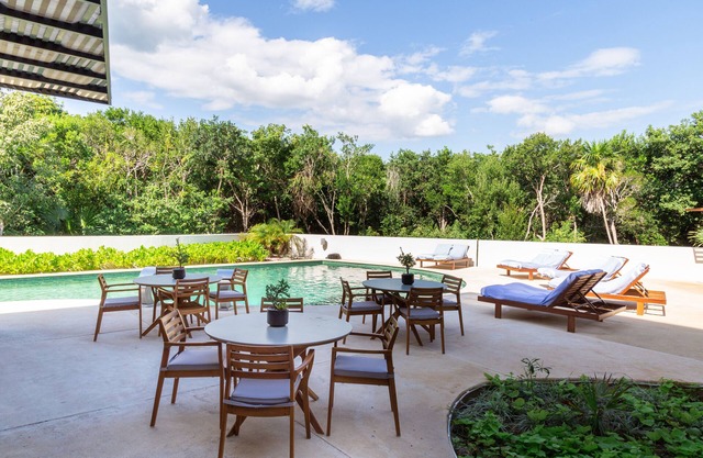 Luxury Sea View Penthouse - Entire Apartment 402