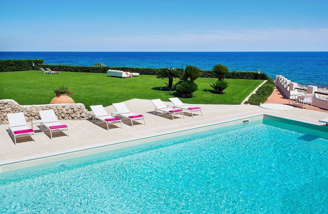 Luxury seafront villa with pool - 12 pax