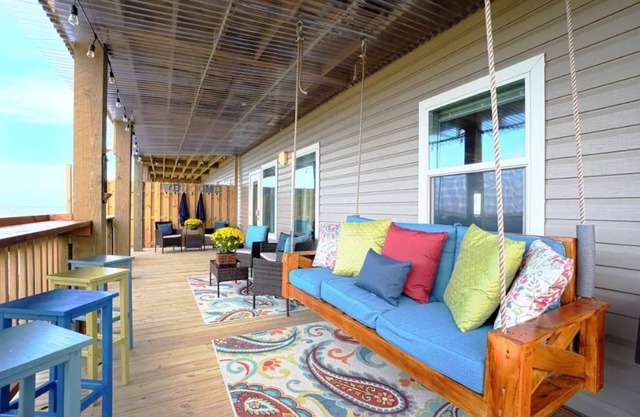 Luxury Seaside Condo w/Ocean Views, steps to sand!
