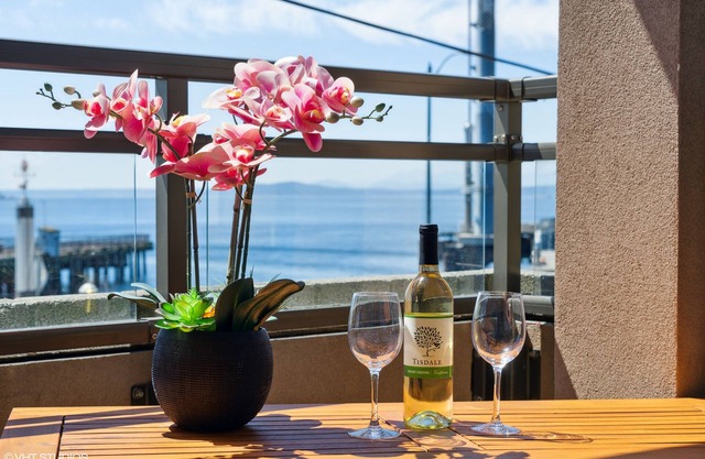 🚢Luxury Seattle Waterfront Walk to Cruise Ship & Pike Place -Waterfront Views🎡