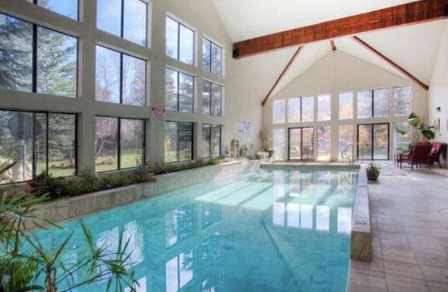 LUXURY, SECLUDED LODGE SKI AND SWIM