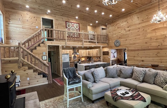 Luxury Secluded Retreat at Lake Cumberland - Wolf Creek Marina