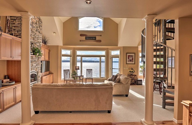 Luxus 3BR + Loft Seneca Lakehouse mit eigenem Dock!