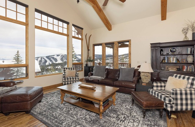 Luxury Ski-in/Ski-out w/ Private Hot Tub in Moonlight Basin - Alpine Meadows - The Eagles Nest