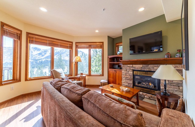 Luxury Ski-in/Ski-out at Eagle Run, Wifi, Garage & SPA
