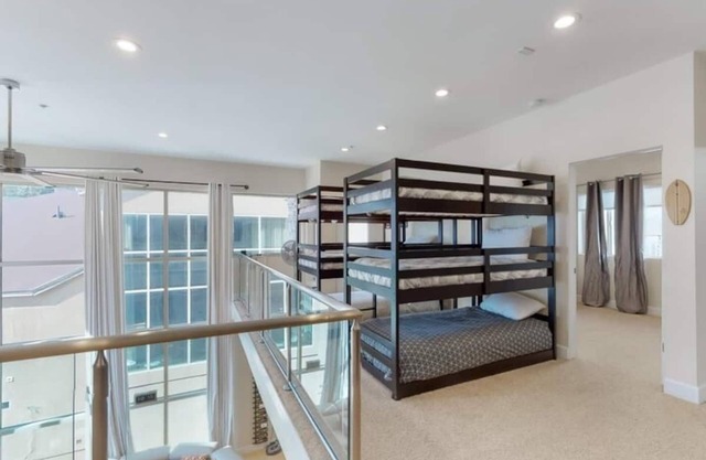 Luxury Slopeside Retreat, 10+, Free Shuttle