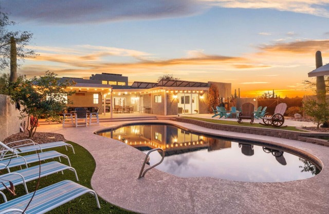 Luxury Southwest Gem with Pool & Spa near Mt. Lemon!