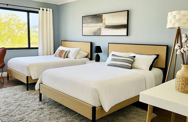 Luxury spacious 1 bedroom 10 minutes to beach 5 min to Irvine spectrum