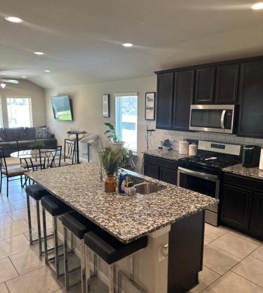 Luxury & spacious 3 bedroom house with Jacuzzi