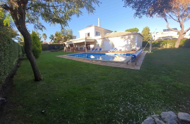 Luxury spacious 5 bedroom villa golf area