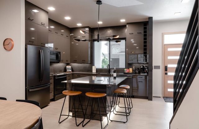 Luxury Stand Alone Condo, Minutes from Downtown Bozeman, Garage & Outdoor Patio