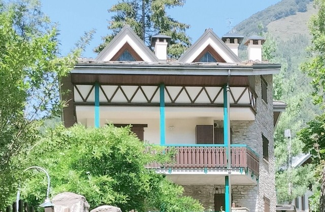 Luxury studio apartment in villa. 50 MT from cable car departure. Unique position